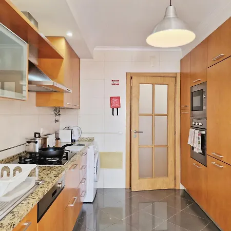 Appartement Near Parque Nacoes Lissabon